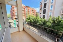 Byt s obrovskou terasou v pokojnej štvrti Slnečného pobrežia ID: 5155 - Фото13