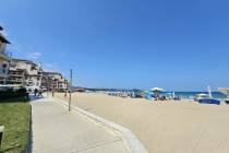 Sea view, beachfront, 3 bedrooms, “Obzor Beach Resort” complex ID: 6311 - Photo 32