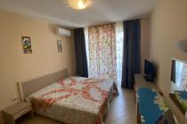 Три стаи с изглед към басейна и територията в Royal Sun ID: 2920 - Снимка 12