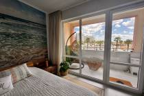 Beachfront, “Majestic Beach Resort” complex, apartment with designer interiors ID: 6090 - Photo 10