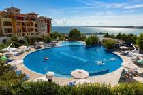 Първа линия! Апартамент с мебели в комплекс „Marina Cape“ ID: 5908 - Снимка 1