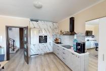 Триетажна къща с директен изход към басейна ID: 5316 - Снимка 6