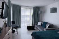 Купить студию с ремонтом на курорте Солнечный берег, вид на бассейн ID: 6068 - Фото 2