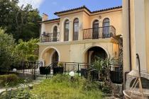 Mestský dom v uzavretom komplexe s bazénom ID: 3858 - Фото1