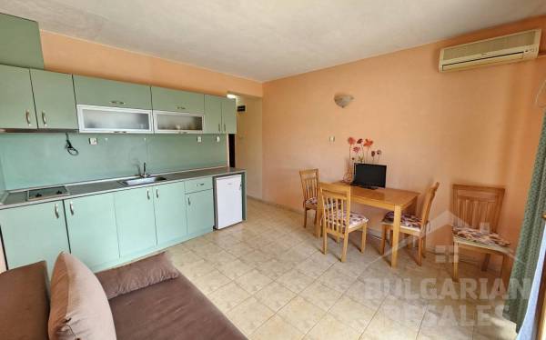 Apartment by the Sea with a Private Patio — Sveti Vlas ID: 6097 - Photo 3