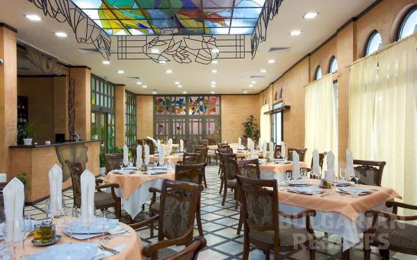 Гледка към морето и басейна, светли стаи, среден етаж, комплекс „Вавилон“ ID: 6017 - Снимка 29