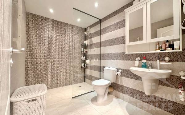 Реновиран апартамент с изглед към морето, на две крачки от плажа, Свети Влас ID: 6018 - Снимка 17