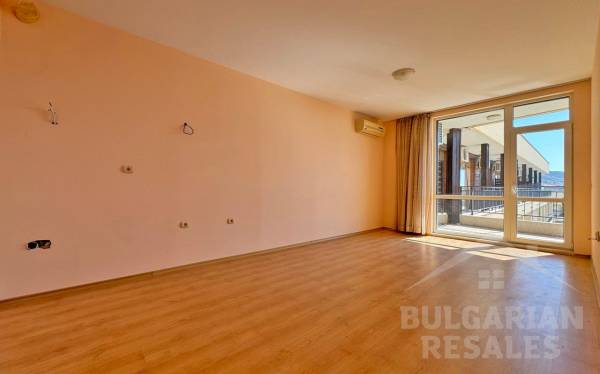 Гледка към морето и басейна, просторни стаи, комплекс „Luxor“ в Свети Влас ID: 6033 - Снимка 2