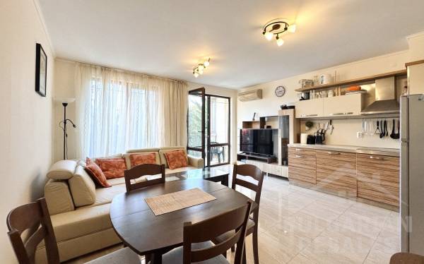 Светлый апартамент с видом на бассейн, престижный комплекс в Несебре ID: 6013 - Фото 3