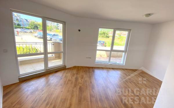 Нов необзаведен апартамент в комплекс на брега на морето ID: 3142 - Снимка 2