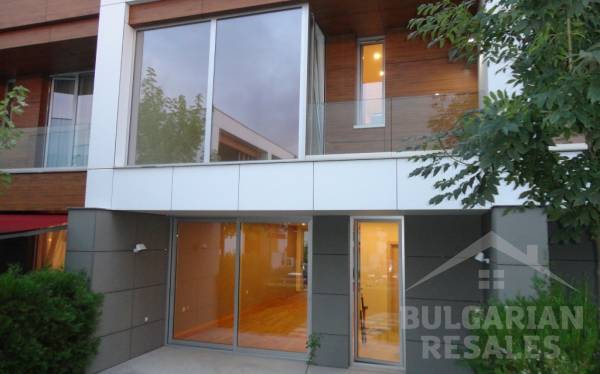 Townhouse in Atlantis Home ID: 923 - Photo 2