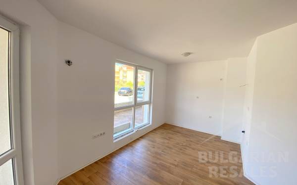 Нов необзаведен апартамент в комплекс на брега на морето ID: 3142 - Снимка 3