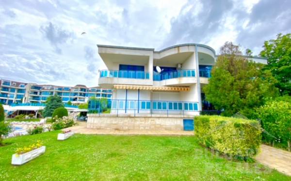 Villa for a large family by the sea in Sveti Vlas ID: 5069 - Photo 2