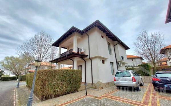 Къща в затворен комплекс, на тихо място! ID: 4173 - Снимка 2