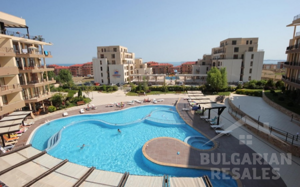 Гледка към морето и басейна, просторни стаи, комплекс „Luxor“ в Свети Влас ID: 6033 - Снимка 13