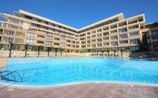 Гледка към морето и басейна, просторни стаи, комплекс „Luxor“ в Свети Влас ID: 6033 - Снимка 12