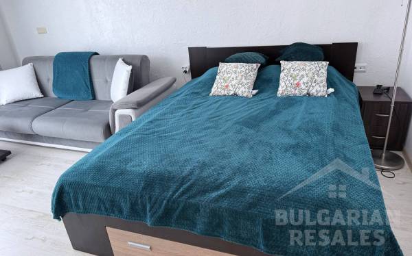 Купить студию с ремонтом на курорте Солнечный берег, вид на бассейн ID: 6068 - Фото 4