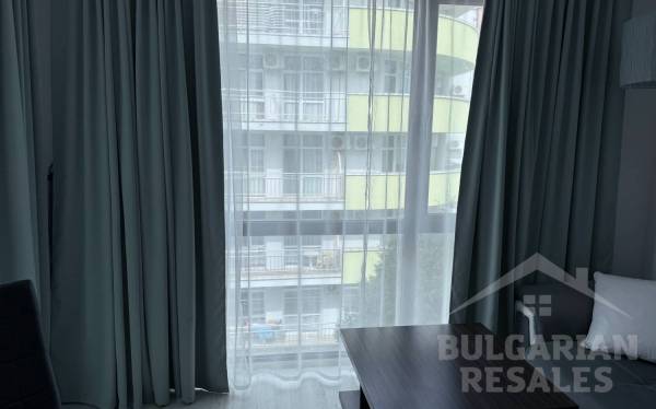 Купить студию с ремонтом на курорте Солнечный берег, вид на бассейн ID: 6068 - Фото 8