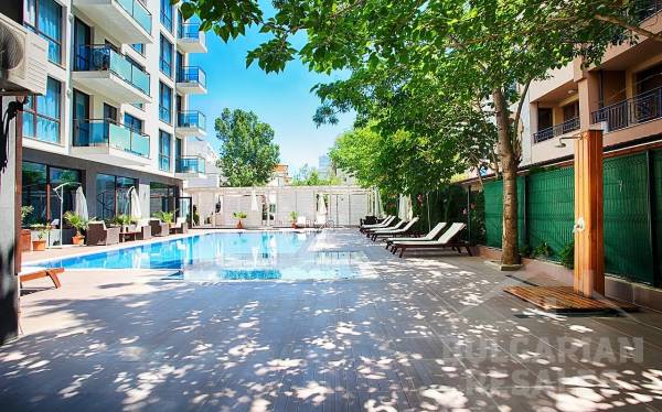 Купить студию с ремонтом на курорте Солнечный берег, вид на бассейн ID: 6068 - Фото 11