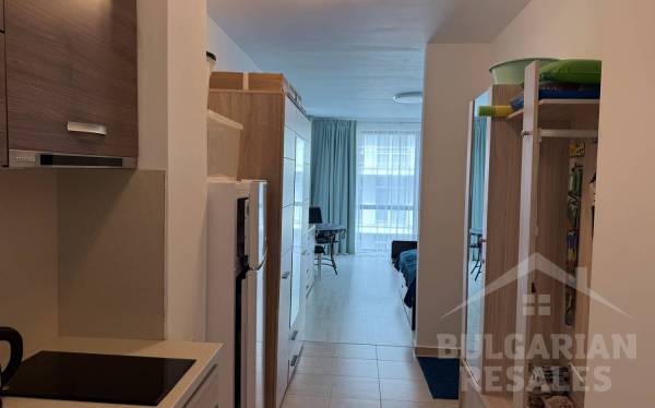 Купить студию с ремонтом на курорте Солнечный берег, вид на бассейн ID: 6068 - Фото 6