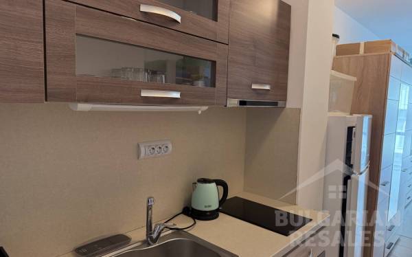 Купить студию с ремонтом на курорте Солнечный берег, вид на бассейн ID: 6068 - Фото 7