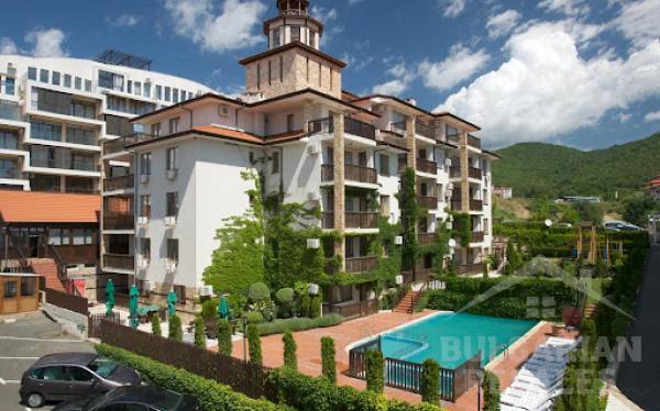 Apartment on the first line with low maintenance fee ID: 5035 - Photo 3