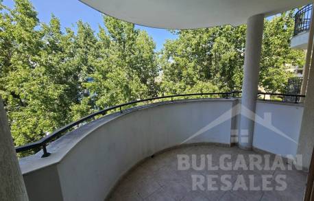 Студио с изглед към басейна и просторна площ - Снимка 6