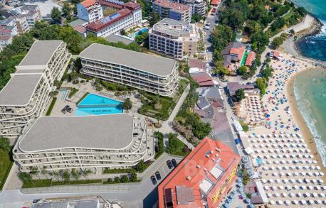 Комплекс на крачка от плажа в Несебър, 2 спални, голяма тераса - Снимка 4