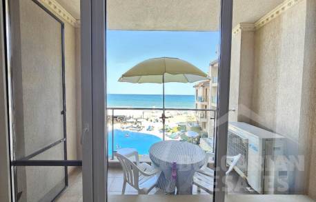Sea view, beachfront, 3 bedrooms, “Obzor Beach Resort” complex - Photo 3