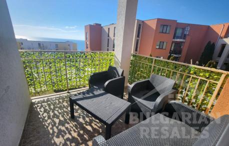 Изглед към морето, две спални,  комплекс „Imperial Fort“ - Снимка 2