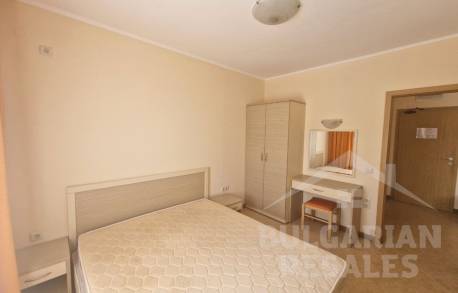 Apartment overlooking the pool in a popular complex  - Photo 9