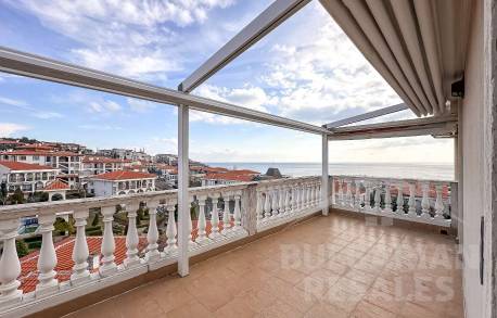 Апартамент с няколко спални и гледка към морето - Снимка 35