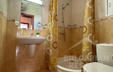 Apartment in a lushly landscaped complex - Photo 15