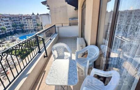Výhľad na bazén, apartmán v prestížnom rezortnom komplexe - Фото9