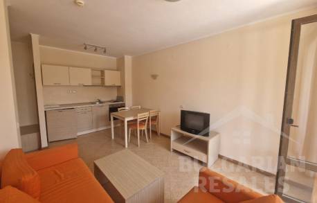 Apartment overlooking the pool in a popular complex  - Photo 3