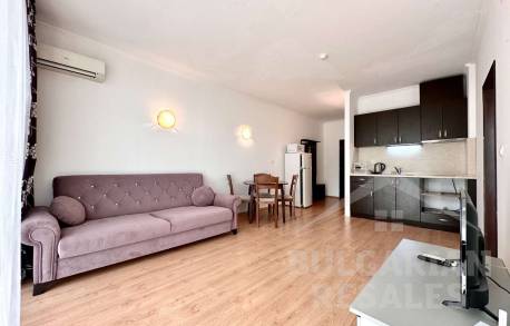 Sea and pool views, sunny rooms, mid-floor, “Babylon” complex - Photo 2