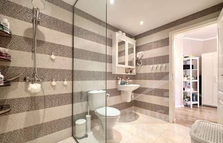 Реновиран апартамент с изглед към морето, на две крачки от плажа, Свети Влас - Снимка 18