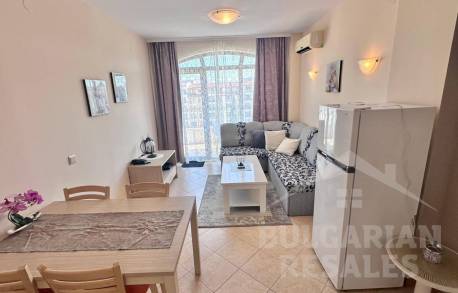Výhľad na bazén, apartmán v prestížnom rezortnom komplexe - Фото3