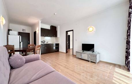 Sea and pool views, sunny rooms, mid-floor, “Babylon” complex - Photo 3