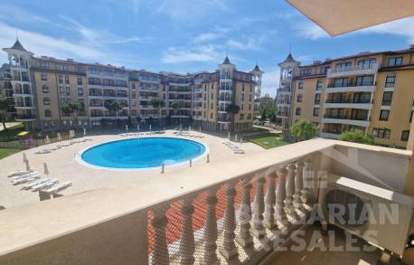 Apartment overlooking the pool in a popular complex  - Photo 8