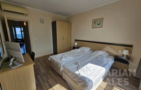 Sea view, beachfront, 3 bedrooms, “Obzor Beach Resort” complex - Photo 14