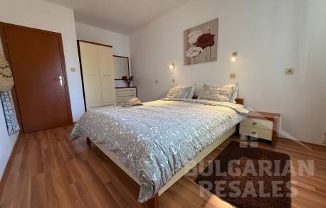 Apartment in a lushly landscaped complex - Photo 11