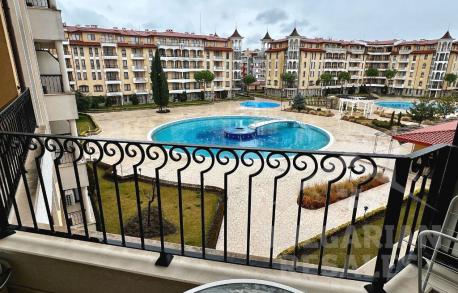 Apartment overlooking the pool in the complex “Royal Sun” - Photo 1