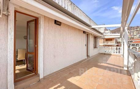 Апартамент с няколко спални и гледка към морето - Снимка 14