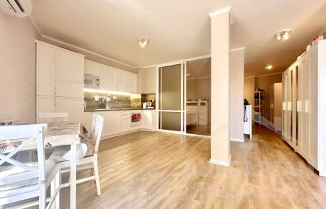 Реновиран апартамент с изглед към морето, на две крачки от плажа, Свети Влас - Снимка 3