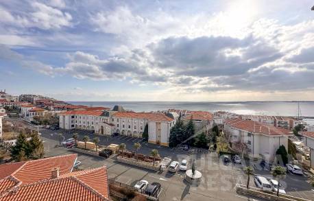 Апартамент с няколко спални и гледка към морето - Снимка 15