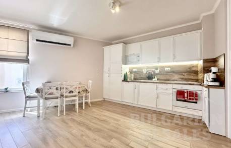 Реновиран апартамент с изглед към морето, на две крачки от плажа, Свети Влас - Снимка 4