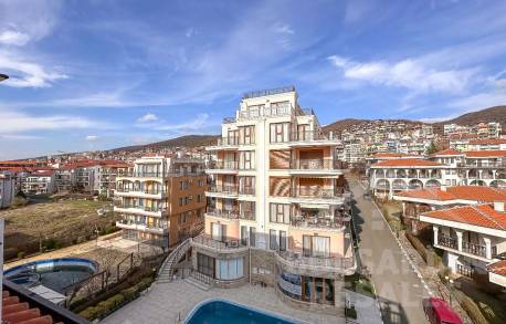 Апартамент с няколко спални и гледка към морето - Снимка 16