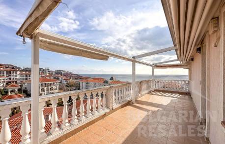 Апартамент с няколко спални и гледка към морето - Снимка 17