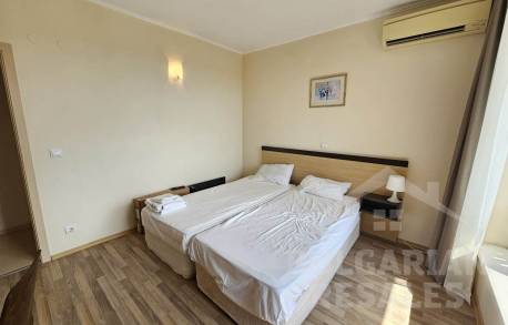 Sea view, beachfront, 3 bedrooms, “Obzor Beach Resort” complex - Photo 21